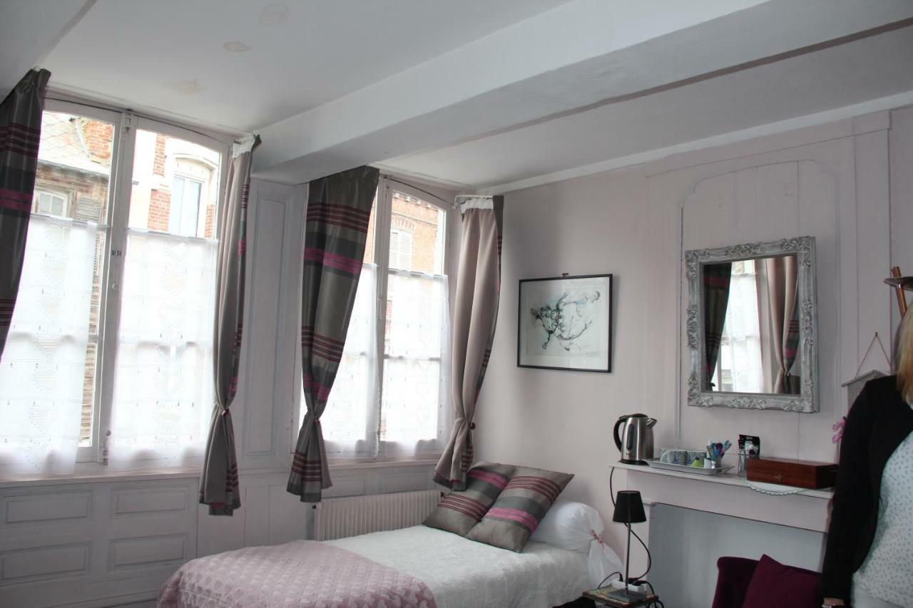 Bed and Breakfast Les Capucines Абвиль Экстерьер фото